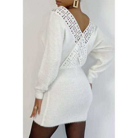 Robe pull blanche cintrée col V hyper douce à poils avec dos à col plongeant