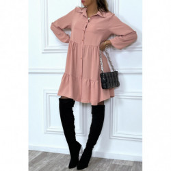 Robe chemise rose à volant et boutons