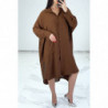 Robe chemise ample marron avec manches chauve-souris