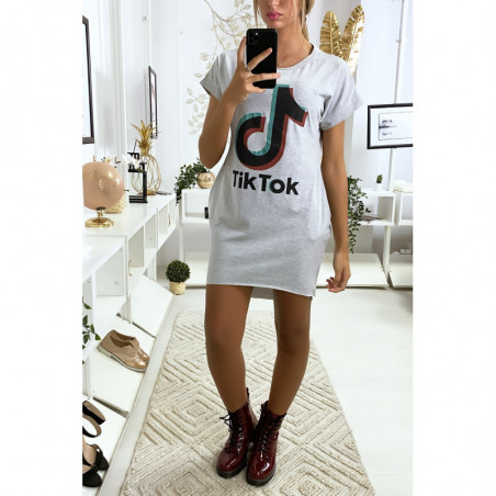 Robe tee shirt gris avec poche et écriture TIKTOK