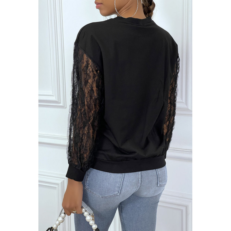 Pull noir avec impression dessins et manches dentelle