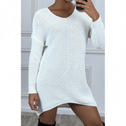 Robe pull blanc tombant avec jolie forme et fil argenté