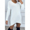 Robe pull blanc tombant avec jolie forme et fil argenté