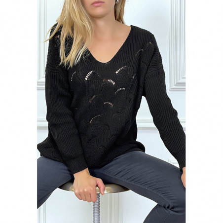 Pull noir col V tombant tressé en forme de feuilles