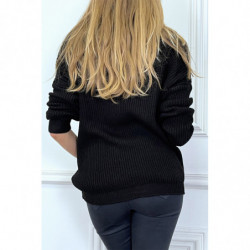 Pull noir col V tombant tressé en forme de feuilles