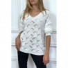 Pull blanc col V tombant tressé en forme de feuilles