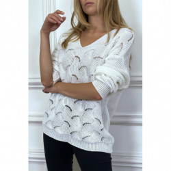 Pull blanc col V tombant tressé en forme de feuilles