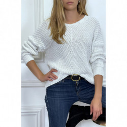 Pull blanc avec joli forme...