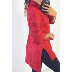 Pull femme rouge long over size avec fente sur les côtés.