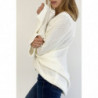 Pull blanc ample col V effet maille avec collier style bohème chic