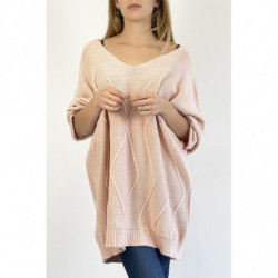 Pull rose long col V ample effet maille avec détail tricot de ligne en relief qui restructure la silhouette