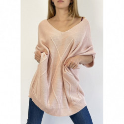 Pull rose long col V ample effet maille avec détail tricot de ligne en relief qui restructure la silhouette