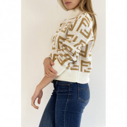 Pull blanc court doux col montant et à motif F miroir en camel hyper tendance coupure droite