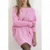 Robe pull rose col rond effet maille avec collier à perle incrustée au centre du pull et manche chauve souris