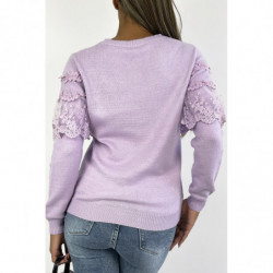 Pull lilas tombant avec volant en dentelle et broderie