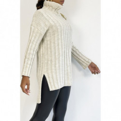 Pull col roulé épais beige à longueur asymétrique