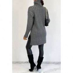 Pull col roulé épais gris à longueur asymétrique