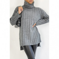 Pull col roulé épais gris à longueur asymétrique