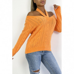 Pull orange vitaminé tout doux à épaules dénudée et détails ajourés pointelle.