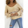 Pull femme col V over size en camel avec volant en dentelle