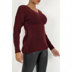 Pull mi-long bordeaux effet maille avec col plongeant cintré à la taille et manche ample serrée au poignet