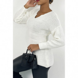 Pull mi-long blanc effet maille avec col plongeant cintré à la taille et manche ample serrée au poignet