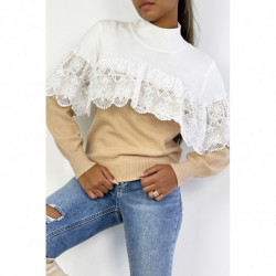 Pull court ample bicolore taupe et blanc avec col montant et voile en dentelle au niveau de la poitrine