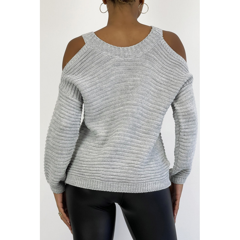 Pull chaud gris à épaules de dénudée en grosse maille