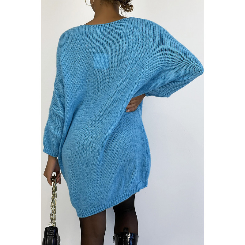 Pull long col V bleu très oversize style XXL en maille