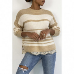 Pull classique beige à rayures et détails dentelle