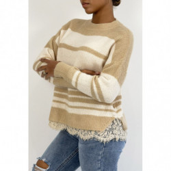 Pull classique beige à rayures et détails dentelle