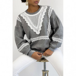 Pull gris over size manche bouffante avec motif en dentelle