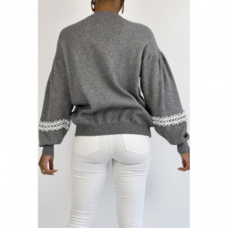 Pull gris over size manche bouffante avec motif en dentelle