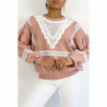 Pull rose over size manche bouffante avec motif en dentelle