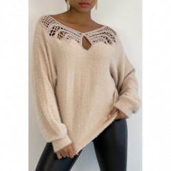 Pull tout doux rose à épaules tombantes et détails ajouré au col