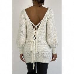 Pull dos-nu blanc à nouer en grosse maille et à manches bouffantes