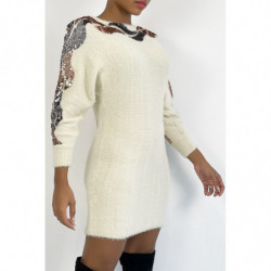 Robe pull beige duveteux et doux avec motif strass