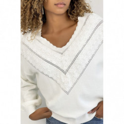 Pull blanc pour femme en col V avec motif en dentelle