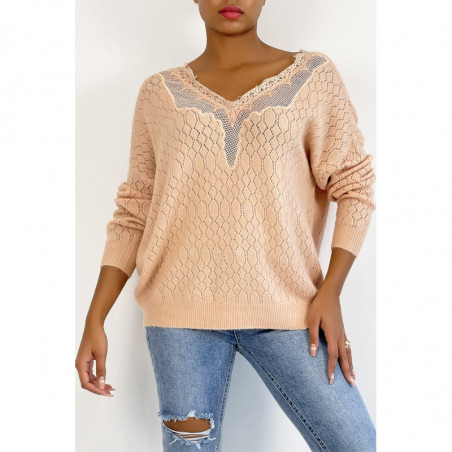 Pull rose tombant et très doux avec joli motif en dentelle au buste