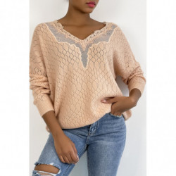 Pull rose tombant et très doux avec joli motif en dentelle au buste