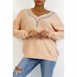 Pull rose tombant et très doux avec joli motif en dentelle au buste