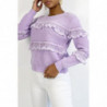 Pull lilas col rond avec de jolis volants en dentelle