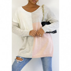 Pull col V oversize à motif asymétrique beige et rose