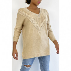 Pull oversize beige avec joli col v à détails broderie