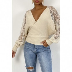 Pull cache coeur beige avec manches en dentelle