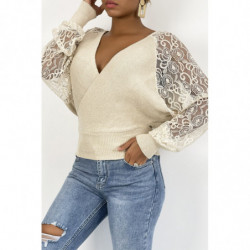 Pull cache coeur beige avec manches en dentelle