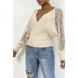 Pull cache coeur beige avec manches en dentelle