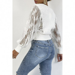 Pull cache coeur court blanc avec manches bouffante en dentelle