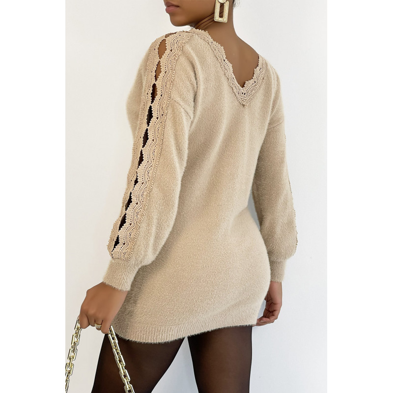 Pull col V beige long tout doux ajouré le long des bras