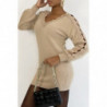 Pull col V beige long tout doux ajouré le long des bras